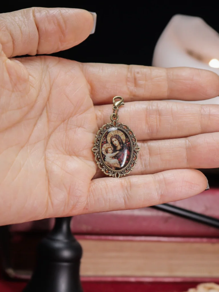 Medalha Nossa Senhora com o Menino