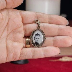 Medalha Santa Teresinha P&B